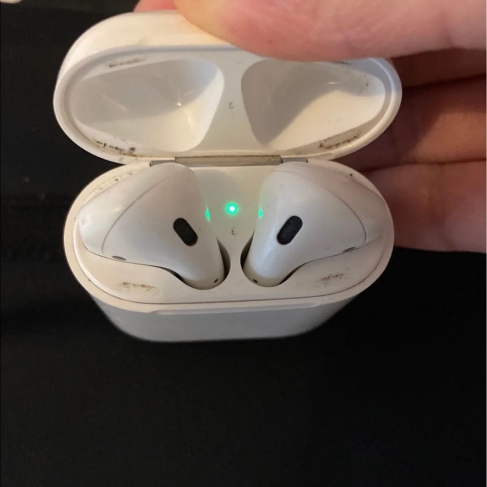 apple airpods with case - Picture 3 of 5